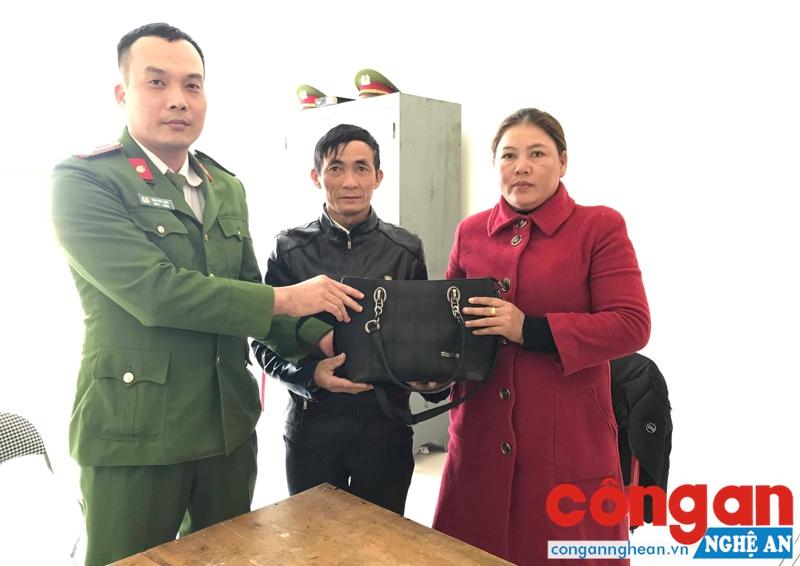 Nhiều tấm gương nhặt được của rơi, tìm người trả lại
