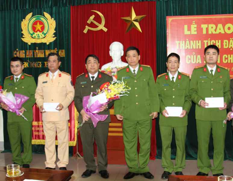 Trao thưởng thành tích đặc biệt xuất sắc của Ban chuyên án 817K