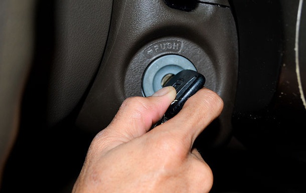 Cách phát hiện ắc quy xe máy đang bị yếu