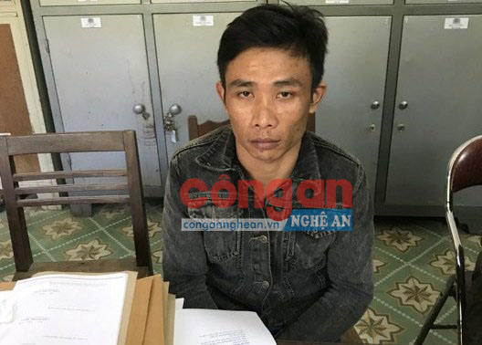 Vận động đối tượng bị truy nã ra đầu thú