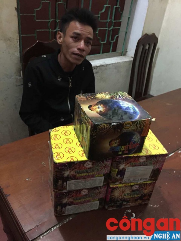 Bị bắt  khi vận chuyển 7,5 kg pháo đi tiêu thụ