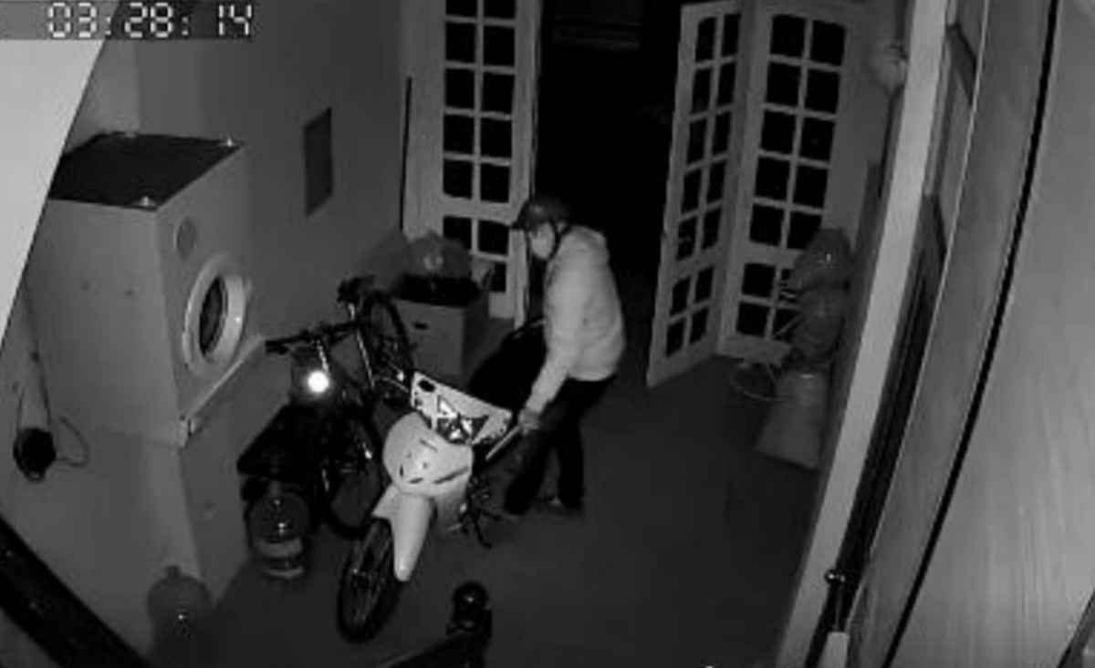Phát hiện trộm vào nhà: Nên đuổi hay cố bắt?!