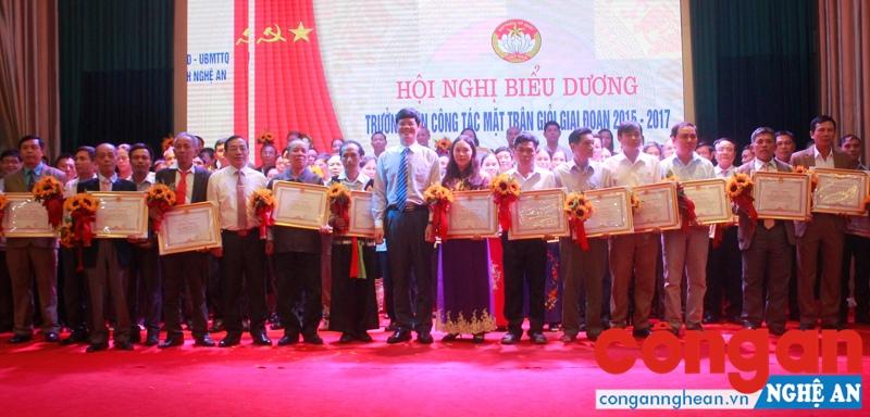 Then chốt là khâu lựa chọn cán bộ