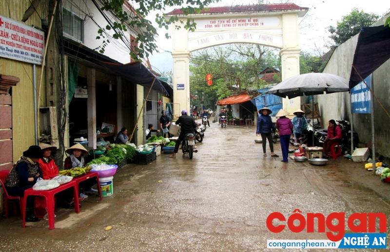 Chợ tự phát gây mất mỹ quan bản văn hóa