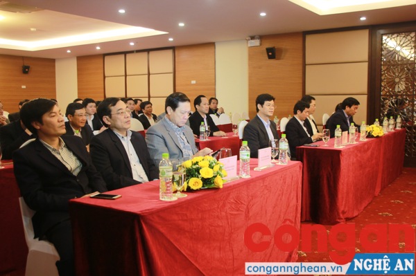 Các đại biểu tới dự