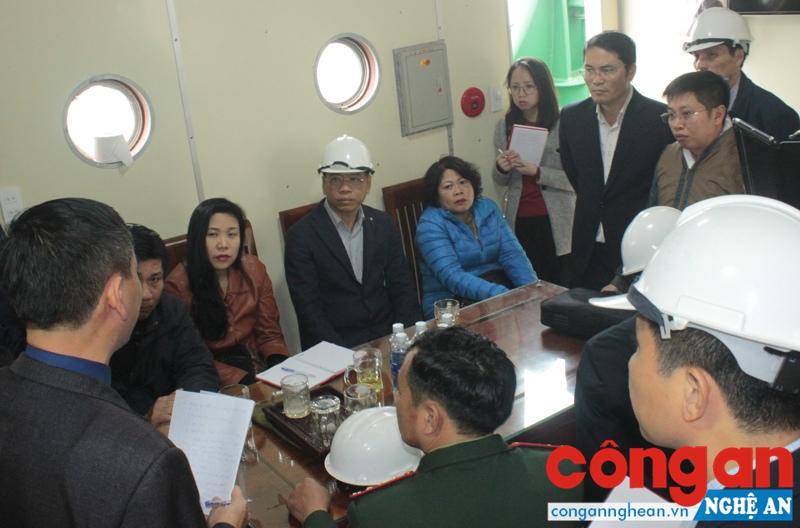Trục vớt tàu chậm, doanh nghiệp bị phê bình, đình chỉ