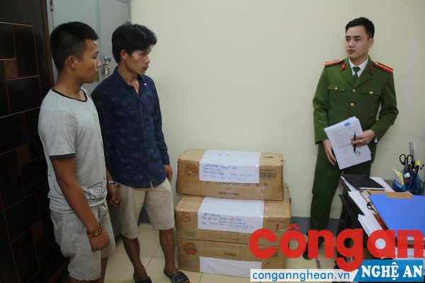 Bắt hai anh em ruột vận chuyển 150 kg pháo