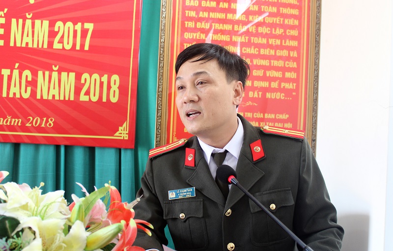 Đại diện các khoa phát biểu tham luận