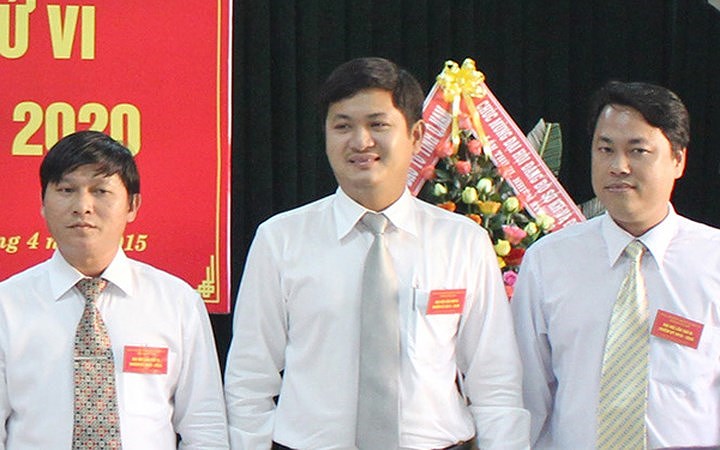 5 tháng sau, ngày 23/9/2015, UBND tỉnh Quảng Nam tổ chức lễ công bố quyết định bổ nhiệm ông Lê Phước Hoài Bảo giữ chức vụ Giám đốc Sở Kế hoạch và Đầu tư tỉnh Quảng Nam. Ông Lê Phước Hoài Bảo được xem là trường hợp đảm nhận chức vụ Giám đốc Sở Kế hoạch và Đầu tư trẻ nhất ở Quảng Nam và của cả nước từ trước đến nay. Trong ảnh, ông Lê Phước Hoài Bảo (giữa) tại Đại hội Đảng bộ Sở Kế hoạch và đầu tư tháng 4/2015. (nguồn: Sở Kế hoạch và đầu tư tỉnh Quảng Nam)