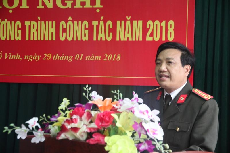 Đồng chí Đại tá Hồ Văn Tứ, Phó Giám đốc Công an tỉnh phát biểu chỉ đạo tại Hội nghị
