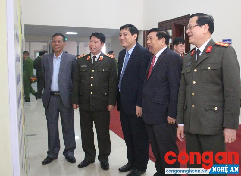 Ra sức thi đua, hoàn thành xuất sắc nhiệm vụ được giao