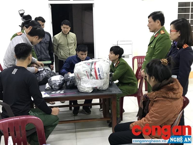 Tổ chức ký cam kết không sản xuất, mua bán, tàng trữ, vận chuyển và sử dụng trái phép các loại pháo
