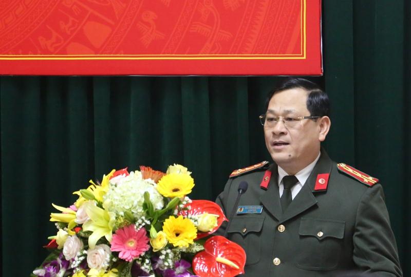 Đồng chí Đại tá Nguyễn Hữu Cầu, Giám đốc Công an tỉnh phát biểu tại Hội nghị
