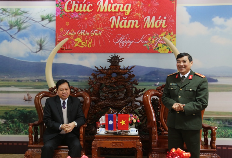 Đồng chí Đại tá  Lê Khắc Thuyết -  Phó Giám đốc Công an tỉnhNghệ An trân trọng cảm ơn tình cảm sâu sắc nhất tới đoàn công tác của Công an tỉnh Bôlykhămxay