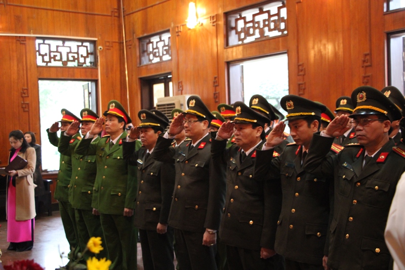 Trước anh linh Chủ tịch Hồ Chí Minh, lãnh đạo, CBCS Công an Nghệ An nguyện cống hiến hết mình trong công cuộc đấu tranh PCTP, giữ gìn ANTT