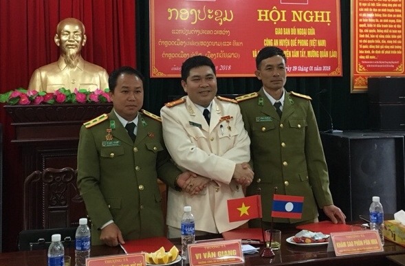 Phối hợp đảm bảo ANTT khu vực biên giới Quế Phong - Xăm Tẩy, Mường Quắn