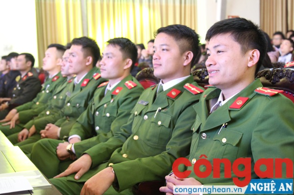 Lực đoàn thanh niên Công an tỉnh tham gia tại buổi tuyên dương