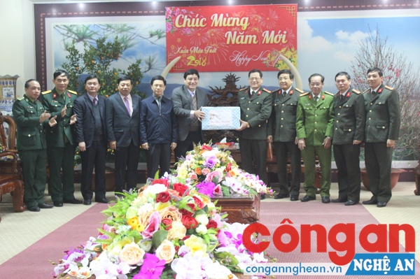 Bí thư Tỉnh ủy thăm và chúc Tết Công an Nghệ An
