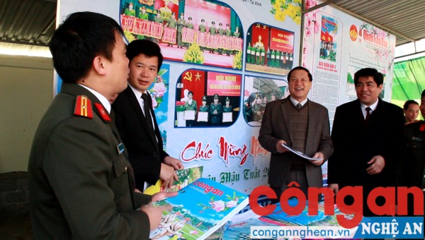 Tưng bừng Hội báo Xuân Mậu Tuất 2018