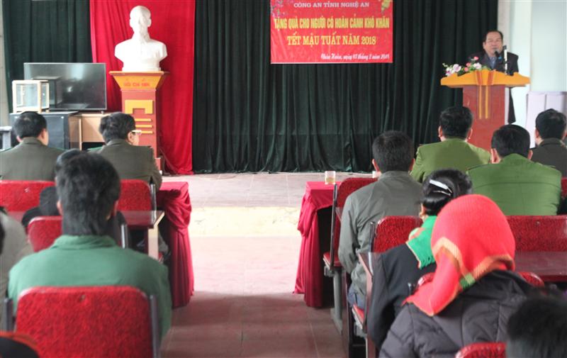 Toàn cảnh buổi trao quà