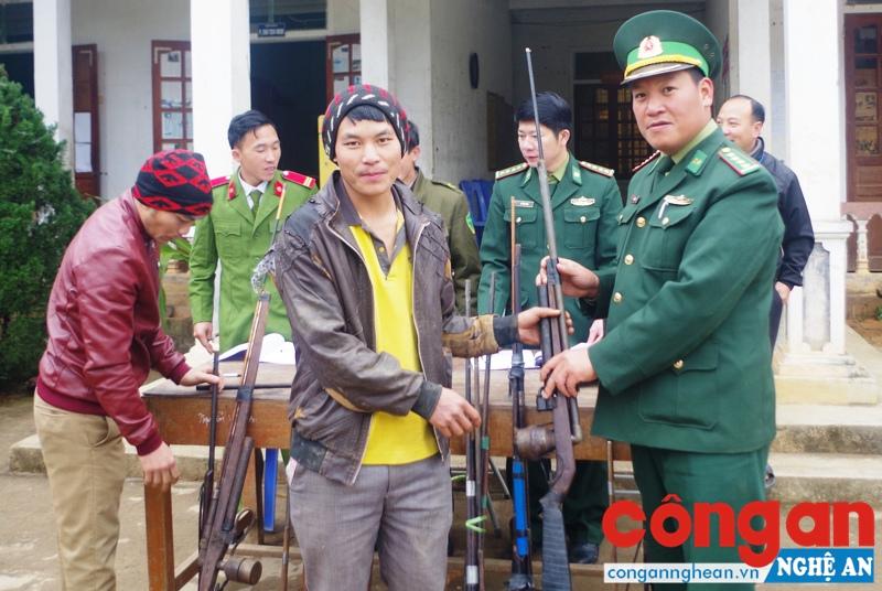 Gìn giữ sự bình yên các bản làng biên giới