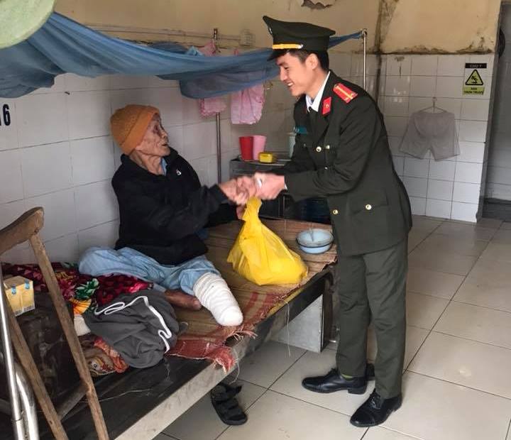 Trao quà Tết cho bệnh nhân phong