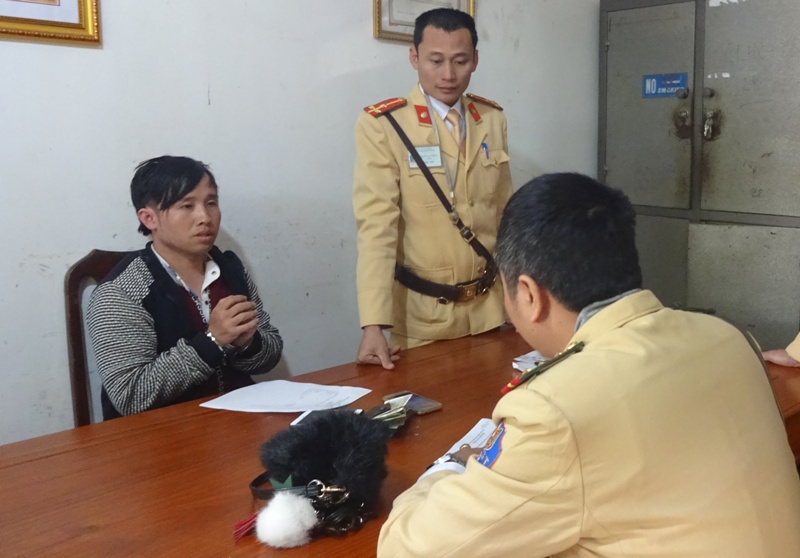 CSGT bắt đối tượng trộm tài sản