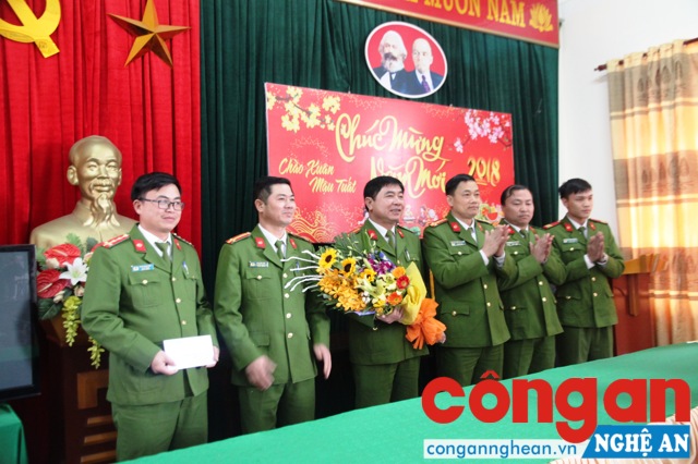 Khen thưởng chiến công xuất sắc của Phòng Cảnh sát truy nã tội phạm