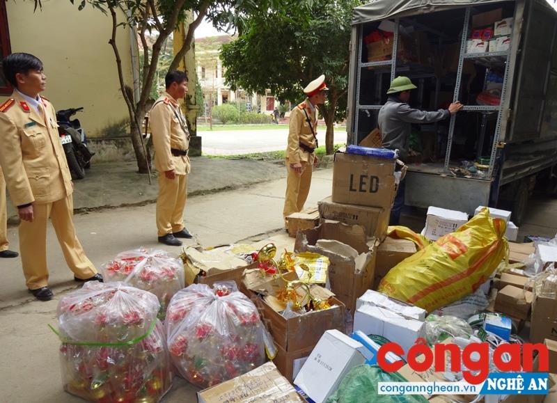 Tại thời điểm kiểm tra, tài xế xe tải không xuất trình được giấy tờ chứng minh nguồn gốc, xuất xứ của lô hàng