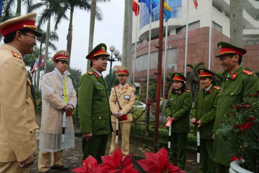 Thăm, động viên CBCS đảm bảo an toàn giao thông dịp Tết