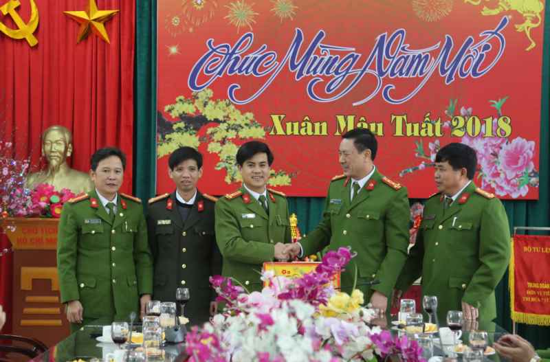 Công an Nghệ An thăm, chúc tết Trung đoàn Cảnh sát Cơ động Bắc trung bộ