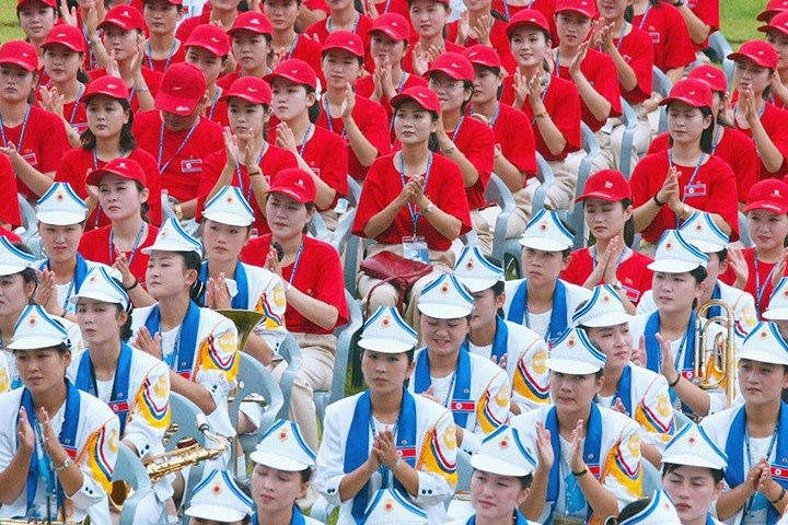 Một chuyên gia cho hay, các chuyến đi cổ vũ ở nước ngoài của Triều Tiên đòi hỏi hàng tháng trời chuẩn bị nhằm bảo đảm các thành viên “có sức đề kháng trước các tư tưởng và hình ảnh” thù địch với Triều Tiên