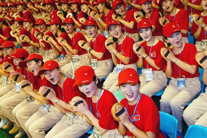 Các cô phải có tinh thần yêu nước. Triều Tiên điều tra lý lịch của họ rất cẩn thận