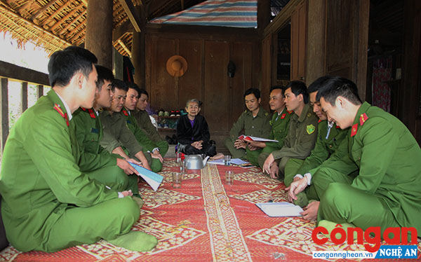Thông qua phong trào toàn dân bảo vệ ANTQ, quần chúng nhân dân đã cung cấp cho lực lượng Công an hàng nghìn tin báo tố giác tội phạm có giá trị