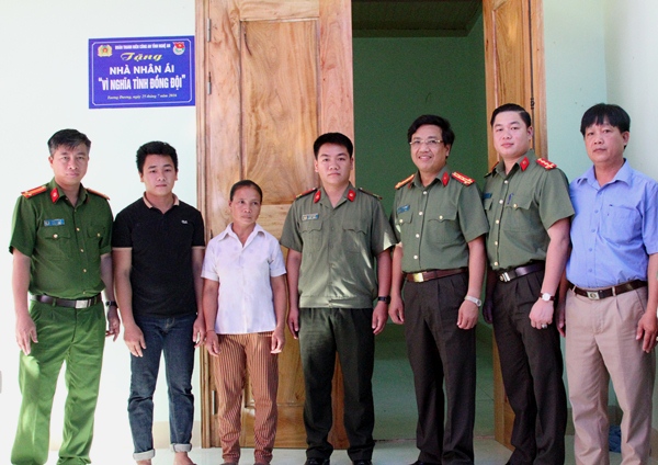 Những ngôi nhà ấm tình đồng đội