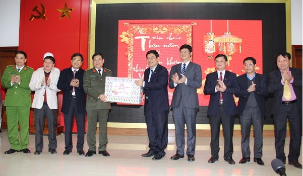 Lãnh đạo tỉnh thăm và chúc Tết Công an tỉnh Nghệ An đêm Giao thừa