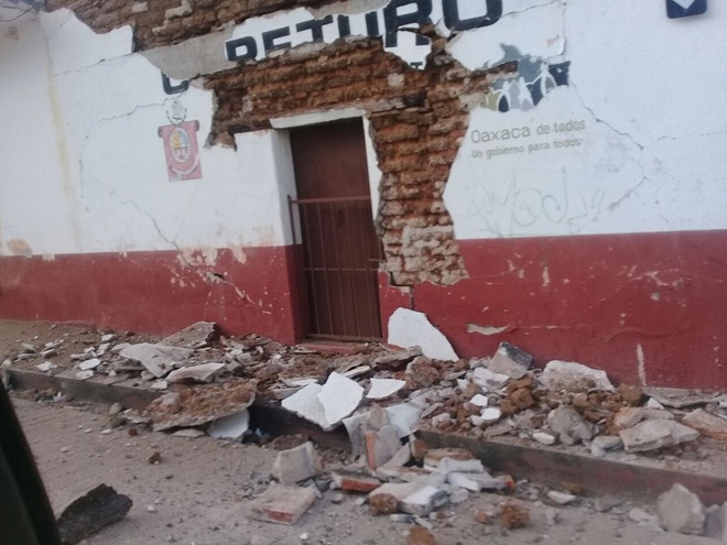 Nhiều ngôi nhà ở thủ đô Mexico City bị hư hỏng nặng. Ảnh: Reuters