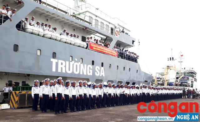 Lễ xuất phát đi các đảo phía Bắc quần đảo Trường Sa tại Hải đội 812.