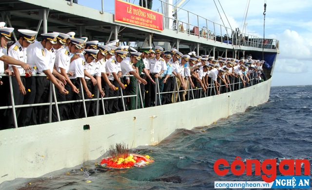 Lễ tưởng niệm các anh hùng liệt sỹ đã hy sinh trên quần đảo Trường Sa ngày đầu năm mới.