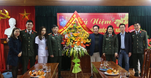 Tại Bệnh viện Nội tiết.