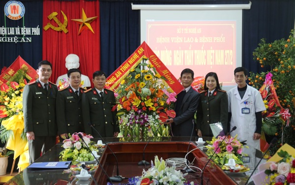 Tại Bệnh viện lao và bệnh phổi.