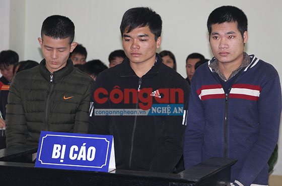 Án tù cho 3 'yêu râu xanh' tuổi teen