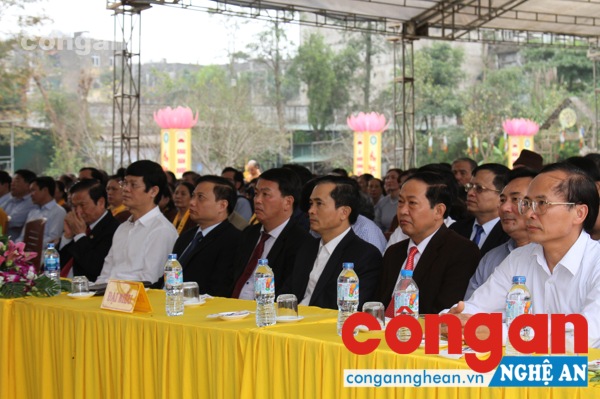 Các đại biểu tham dự buổi lễ