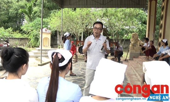Người bảo tồn và phục dựng văn hóa Thổ