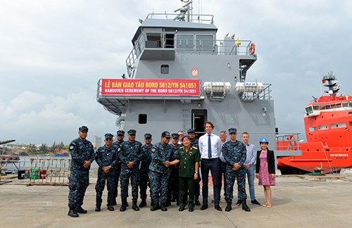 Tàu đổ bộ 'made in Vietnam' có thể chở xe thiết giáp, xe bọc thép hạng nặng