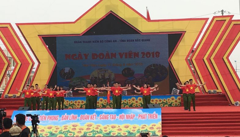 Tiết mục văn nghệ tại Hội trại