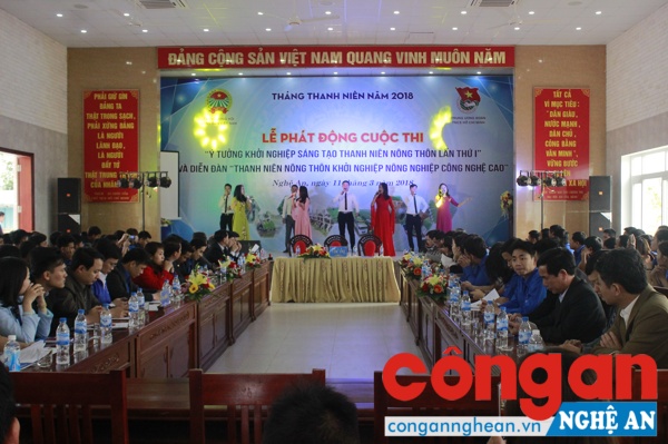 Tiết mục văn nghệ chào mừng của tuổi trẻ huyện Nghĩa Đàn 
