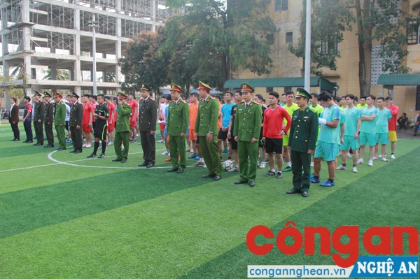 Các đội bóng tham dự