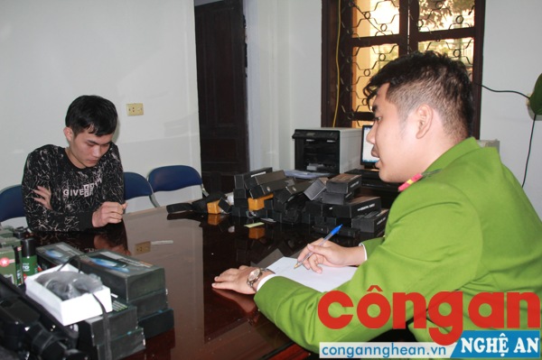 Thu giữ nhiều vũ khí, công cụ hỗ trợ nguy hiểm