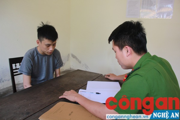 Hai đối tượng tại Cơ quan Công an